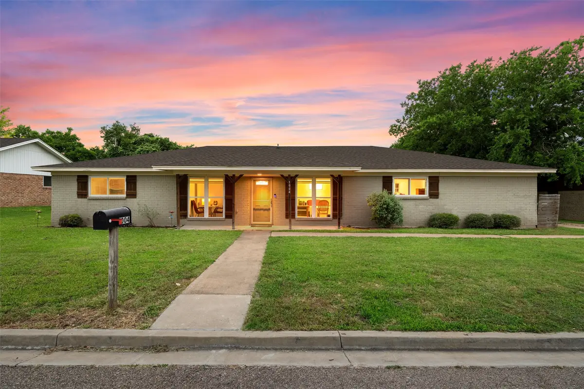 1004 W Elizabeth Drive, Robinson, TX 76706 - #1