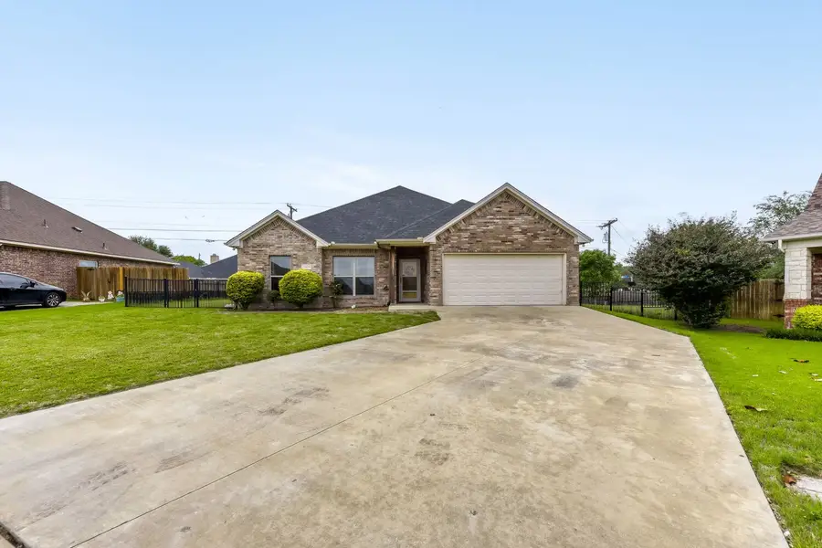 1604 Belle Plain Drive, Cleburne, TX 76033 - #2