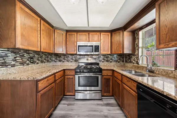 109 Ridgeway Circle, Lewisville, TX 75067