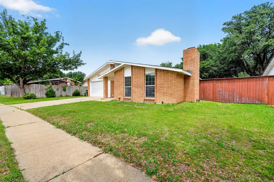 4036 Seven Gables Street, Fort Worth, TX 76133 - #3