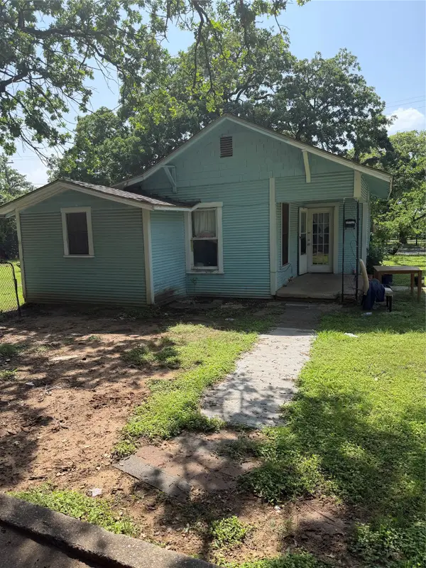3300 Baylor Street, Fort Worth, TX 76119
