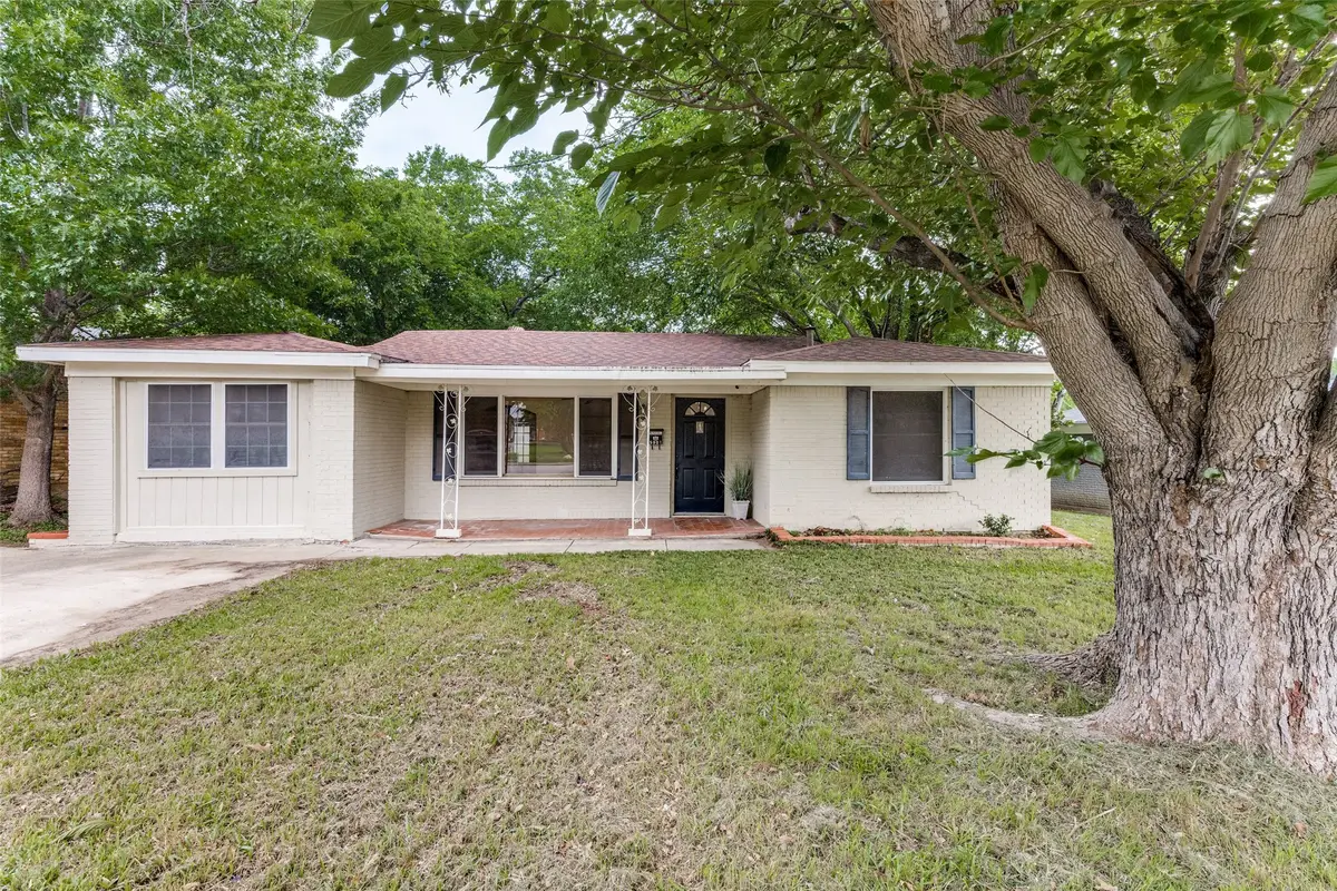 5901 Circular Drive, North Richland Hills, TX 76117 - #1