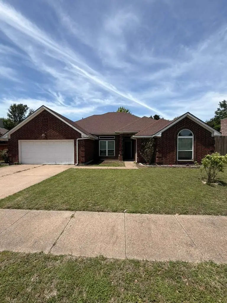 906 Busby, Cedar Hill, TX 75104 - #1