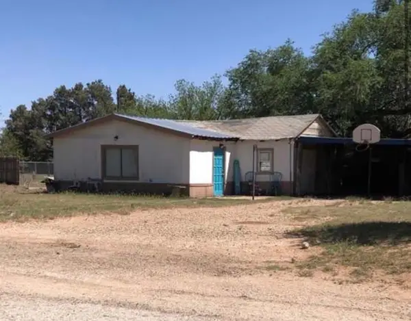 1213 S 2nd Street, Tahoka, TX 79373
