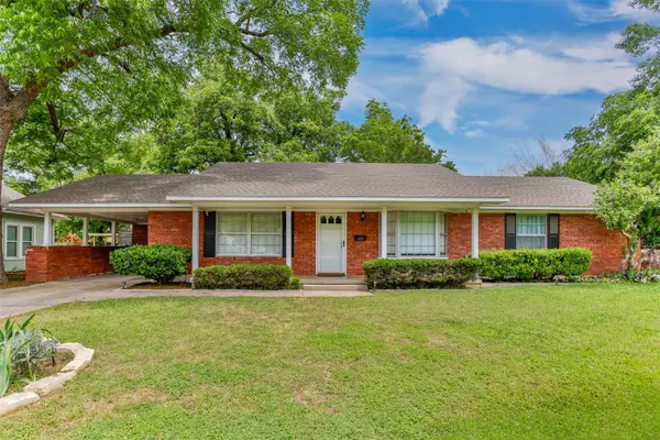 215 E Tennie Street, Gainesville, TX 76240