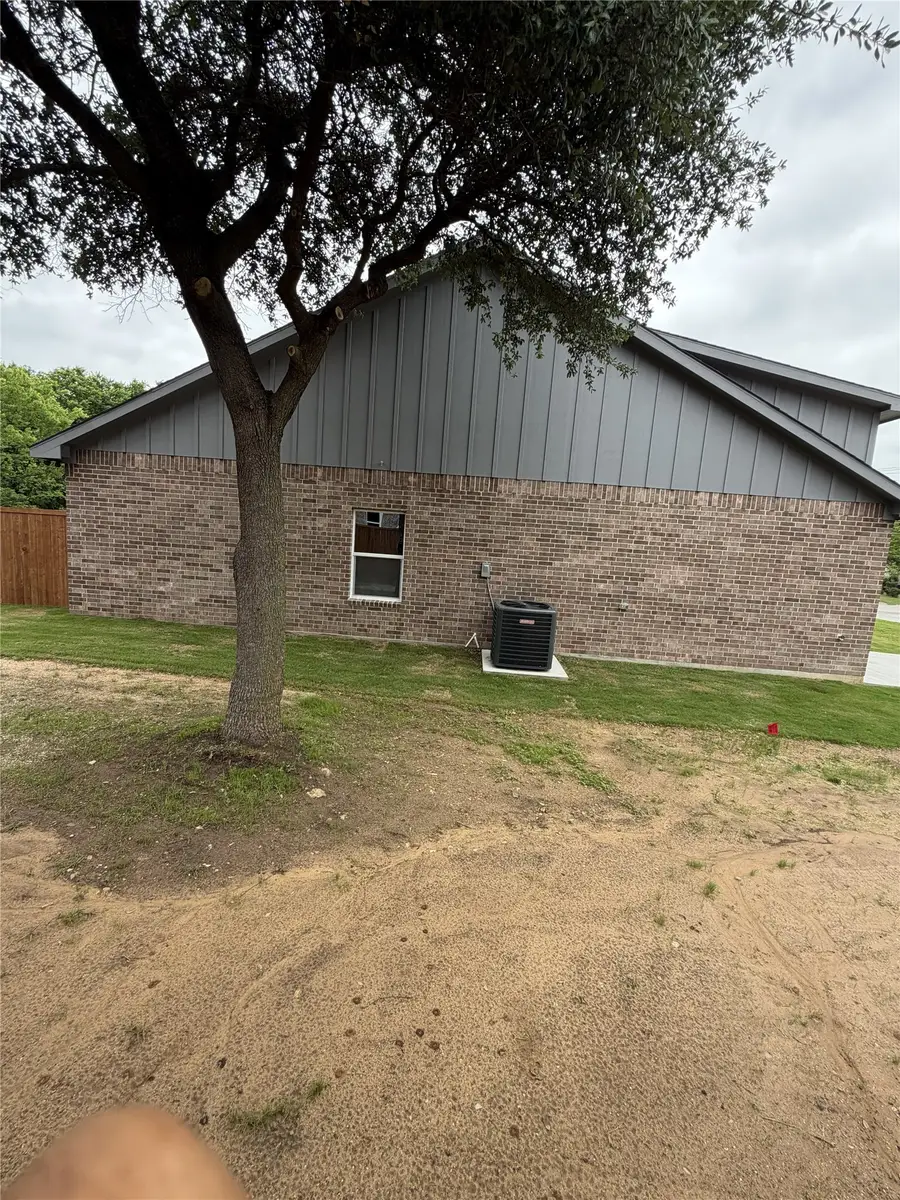 106 Woodard Avenue, Cleburne, TX 76033 - #2