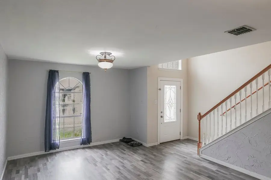 2812 N Hampton Drive, Grand Prairie, TX 75052 - #2