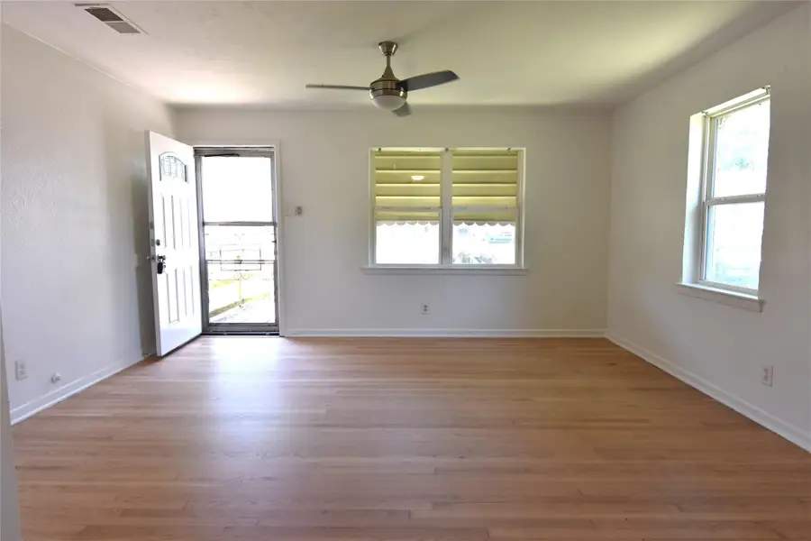 1202 Sunnyside Avenue, Cockrell Hill, TX 75211 - #3