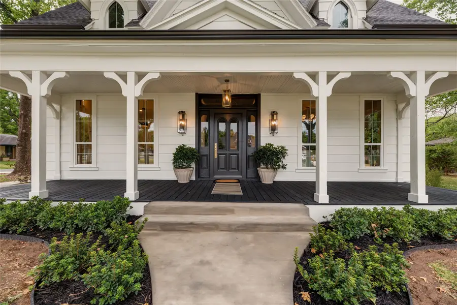 300 E Division Street, Pilot Point, TX 76258 - #3