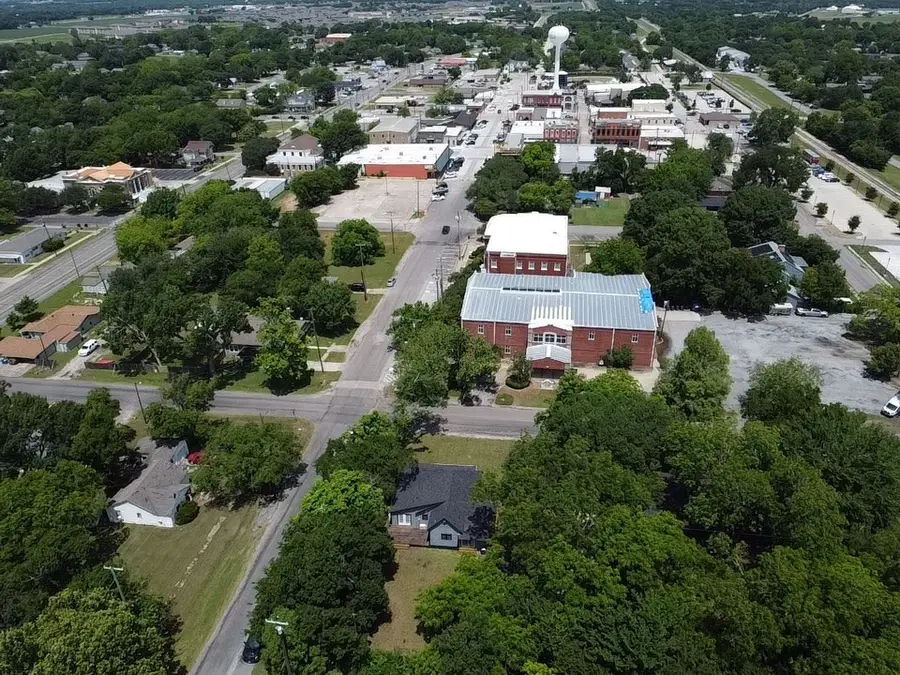 223 E Shreveport Street, Van Alstyne, TX 75495 - #2