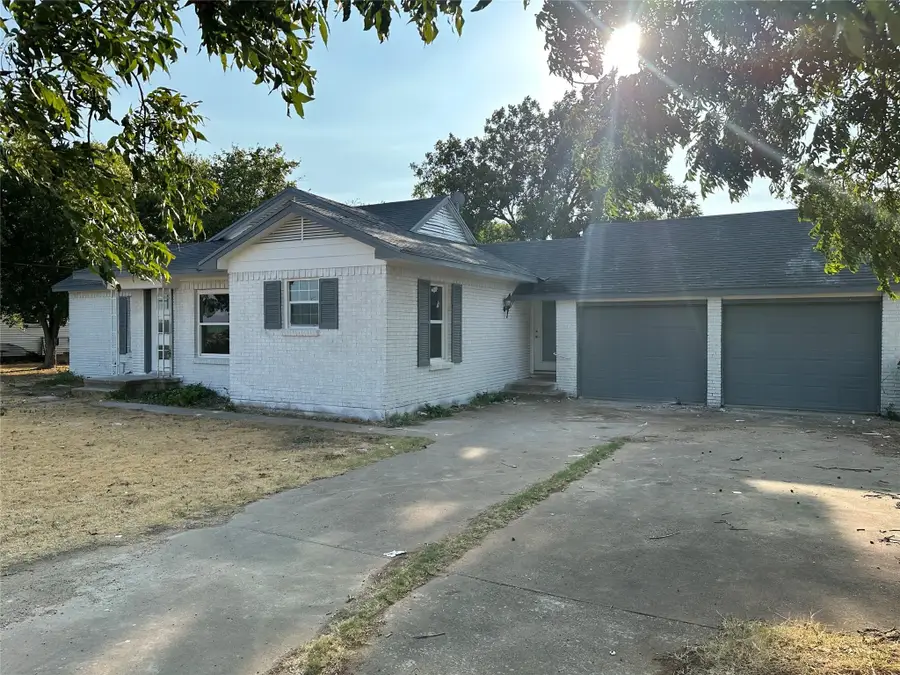 909 Jerry Mashek Drive, West, TX 76691 - #2
