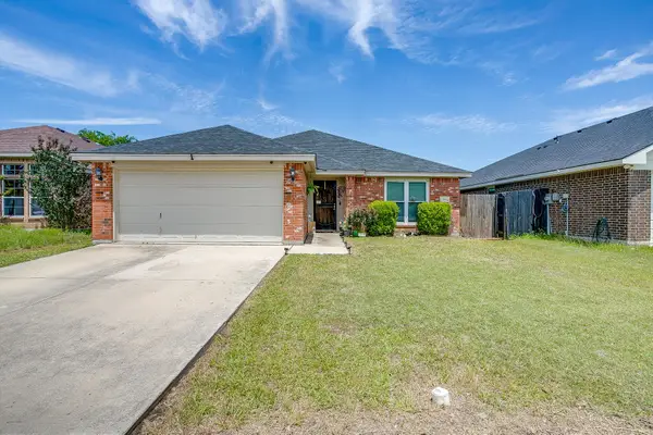 3321 Royal Crest Drive, Fort Worth, TX 76140