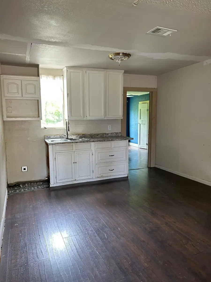 2670 Strong Avenue, Fort Worth, TX 76105 - #2
