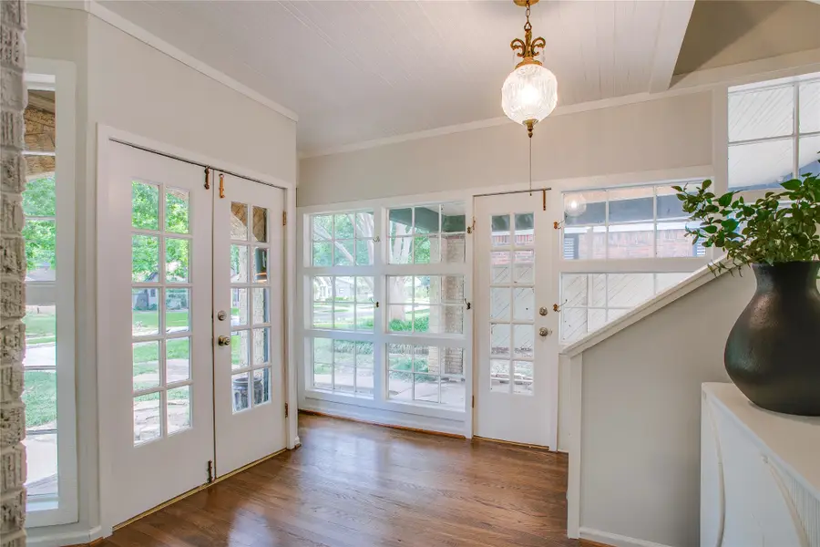 1111 N Winnetka Avenue, Dallas, TX 75208 - #2