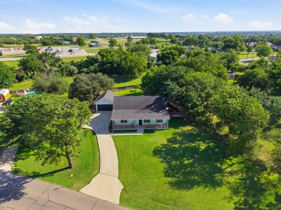 300 Mockingbird Lane, Springtown, TX 76082 - #2