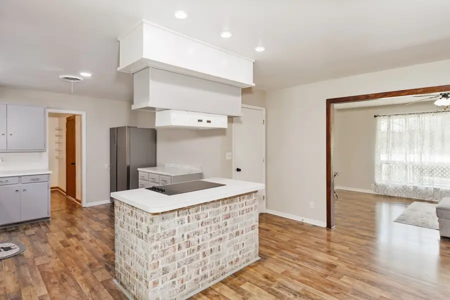 500 W London Street, Bowie, TX 76230 - #2