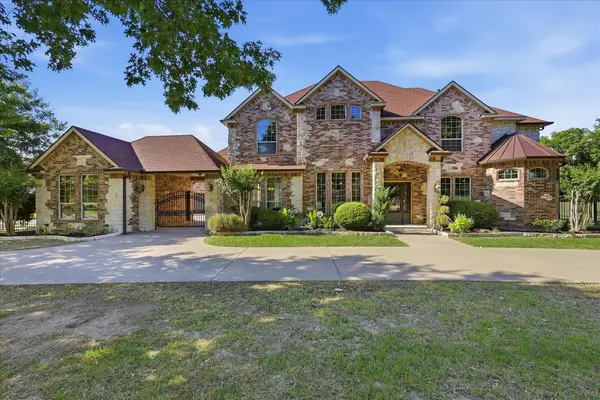 2056 Willow Bend Drive, Oak Leaf, TX 75154