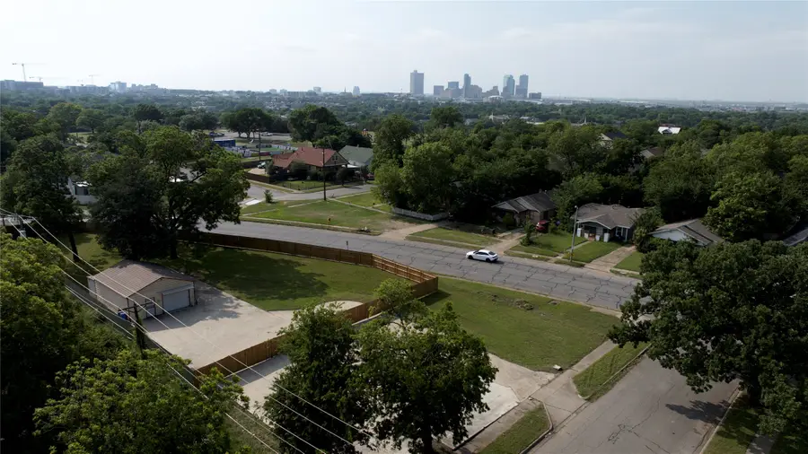 1264 E Maddox Avenue, Fort Worth, TX 76104 - #2