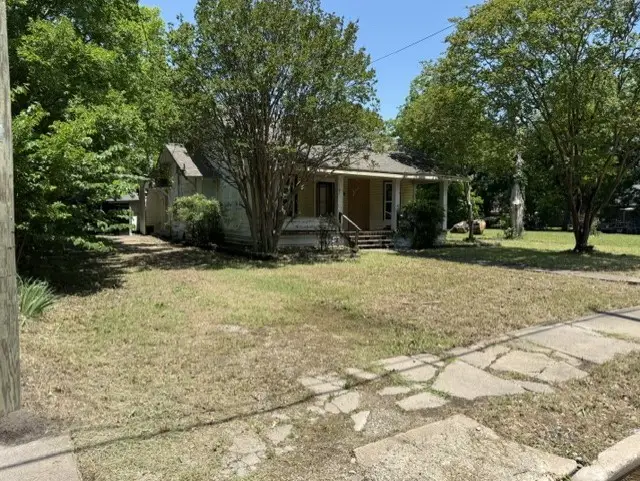 812 W 10th Street, Bonham, TX 75418 - #3