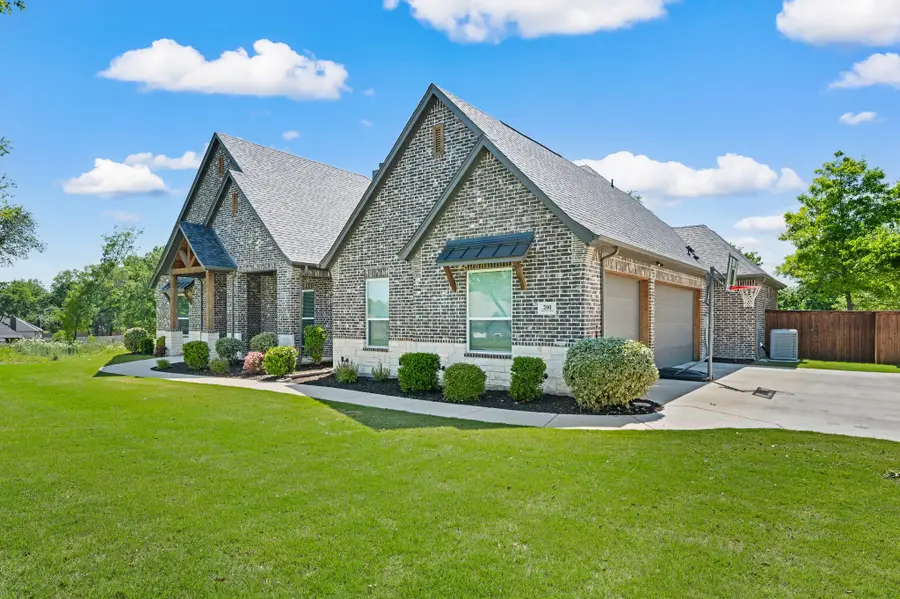 200 Clayton Xing, Springtown, TX 76082 - #2