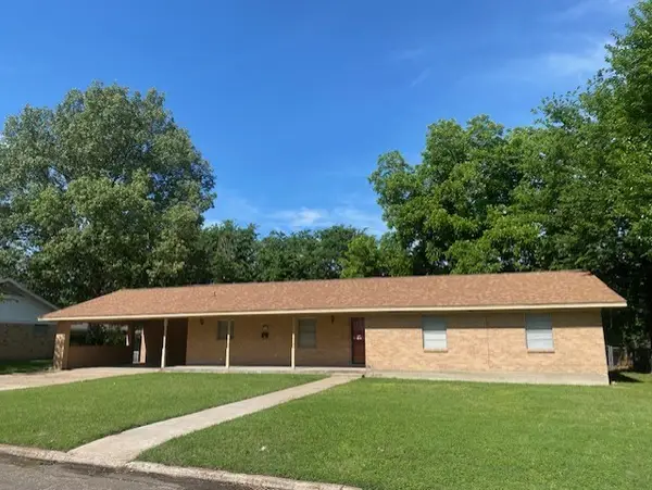 1304 S Walnut Street, Clarksville, TX 75426