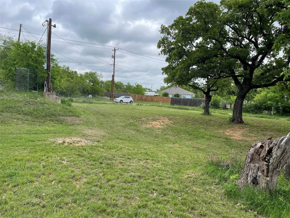 916 W Moss Street, Eastland, TX 76448 - #1