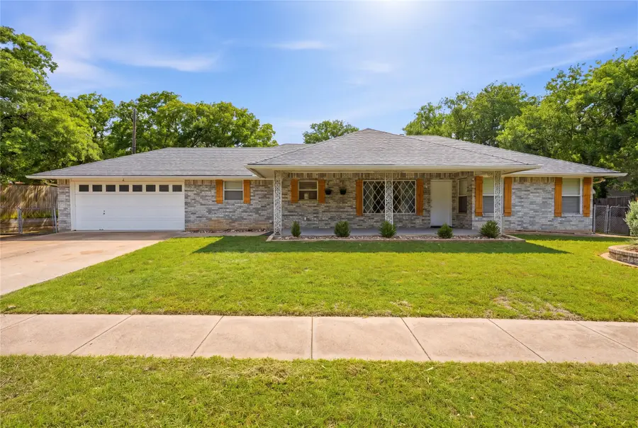 217 Spruce Circle, Azle, TX 76020 - #2