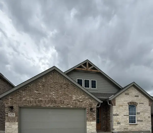 824 Elmstead Drive, Fort Worth, TX 76108