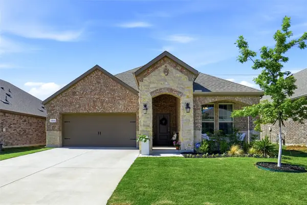 10512 Fountain Gate Street, Aubrey, TX 76227
