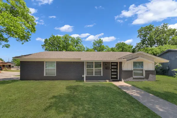 821 Lovers Lane, Grapevine, TX 76051