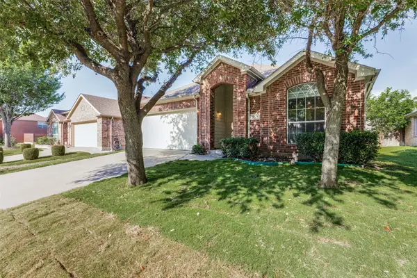 8524 Silverbell Lane, Fort Worth, TX 76140