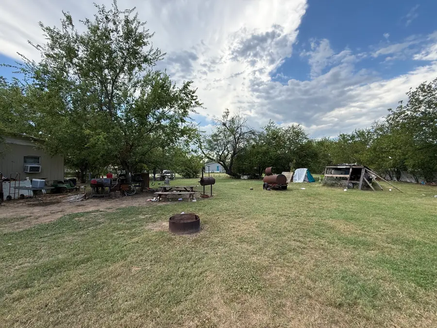 1716 SW 6th Avenue, Mineral Wells, TX 76067 - #3
