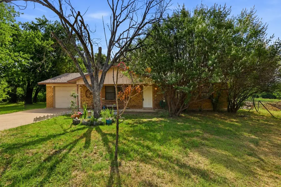 606 E Barton Street, Granbury, TX 76048 - #2
