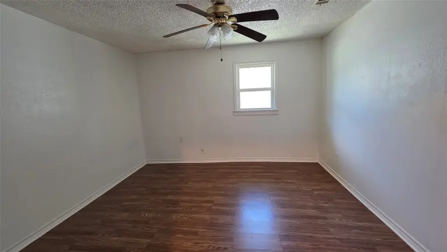 524 W Broadus Avenue, Fort Worth, TX 76115 - #3