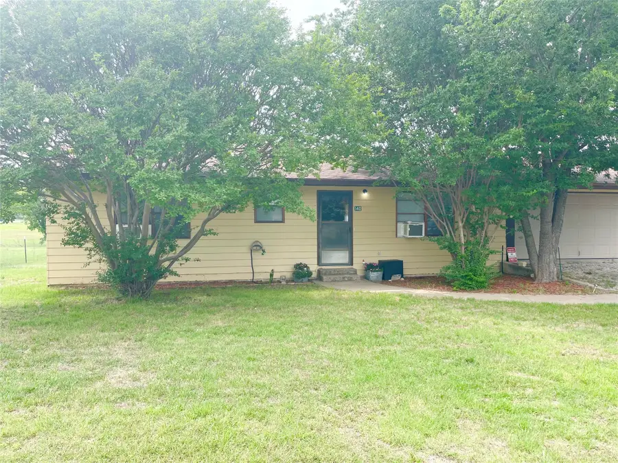 140 S Comanche Drive, De Leon, TX 76444 - #2