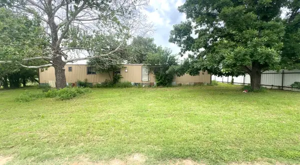 104 Lockwood Street, Comanche, TX 76442