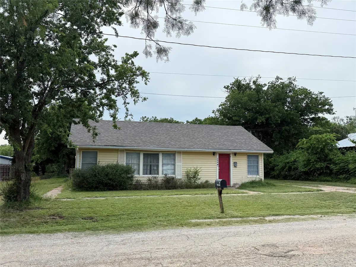 304 N Geneva Street, Breckenridge, TX 76424 - #1