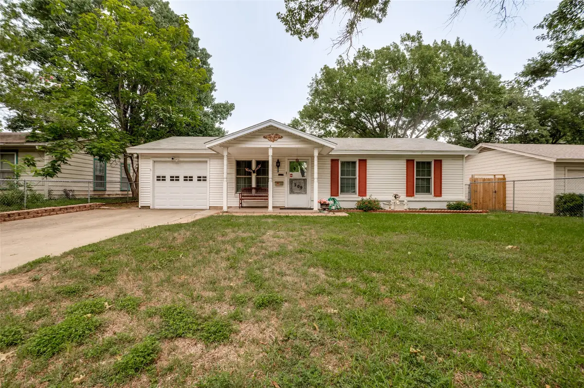 209 Helen Drive, Arlington, TX 76011 - #1