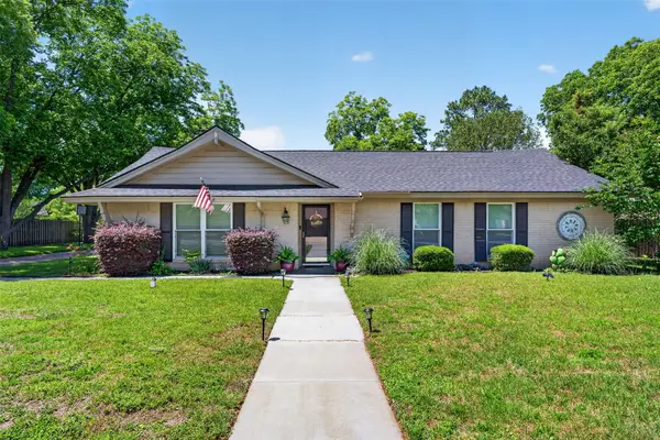1218 Crestwood Drive, Cleburne, TX 76033