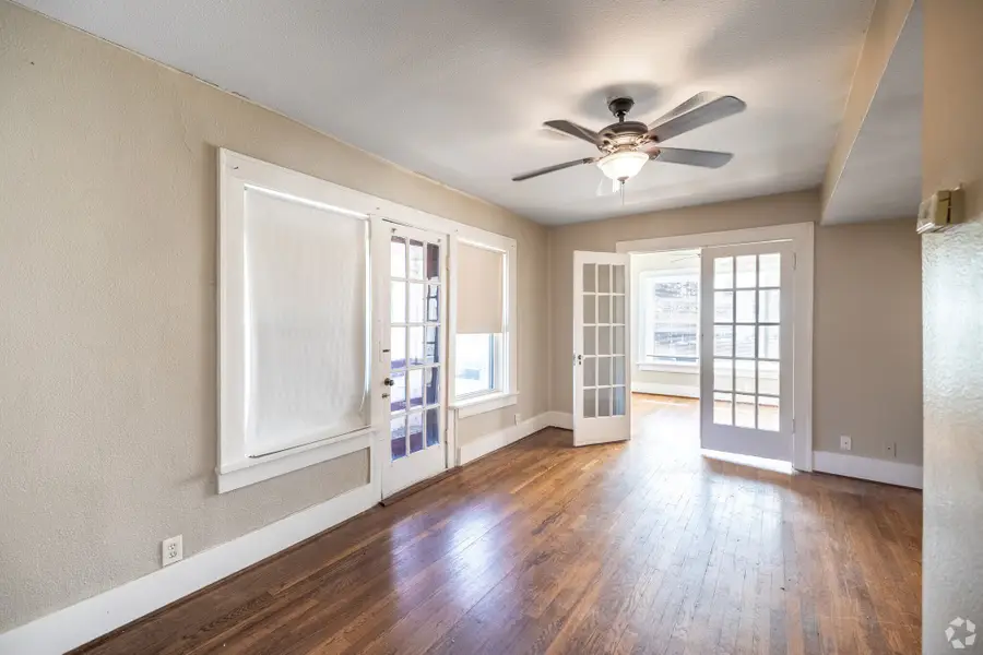301 W Leuda Street, Fort Worth, TX 76104 - #2