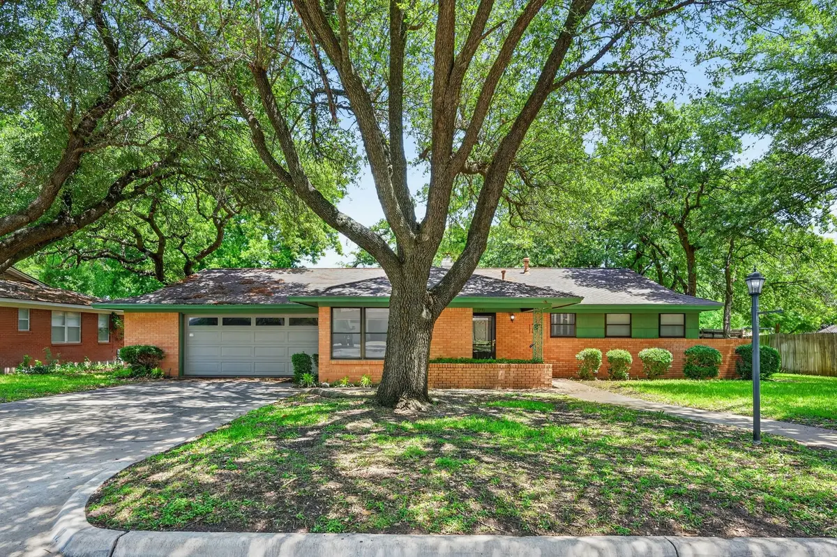 1271 N Wildwood Drive, Stephenville, TX 76401 - #1