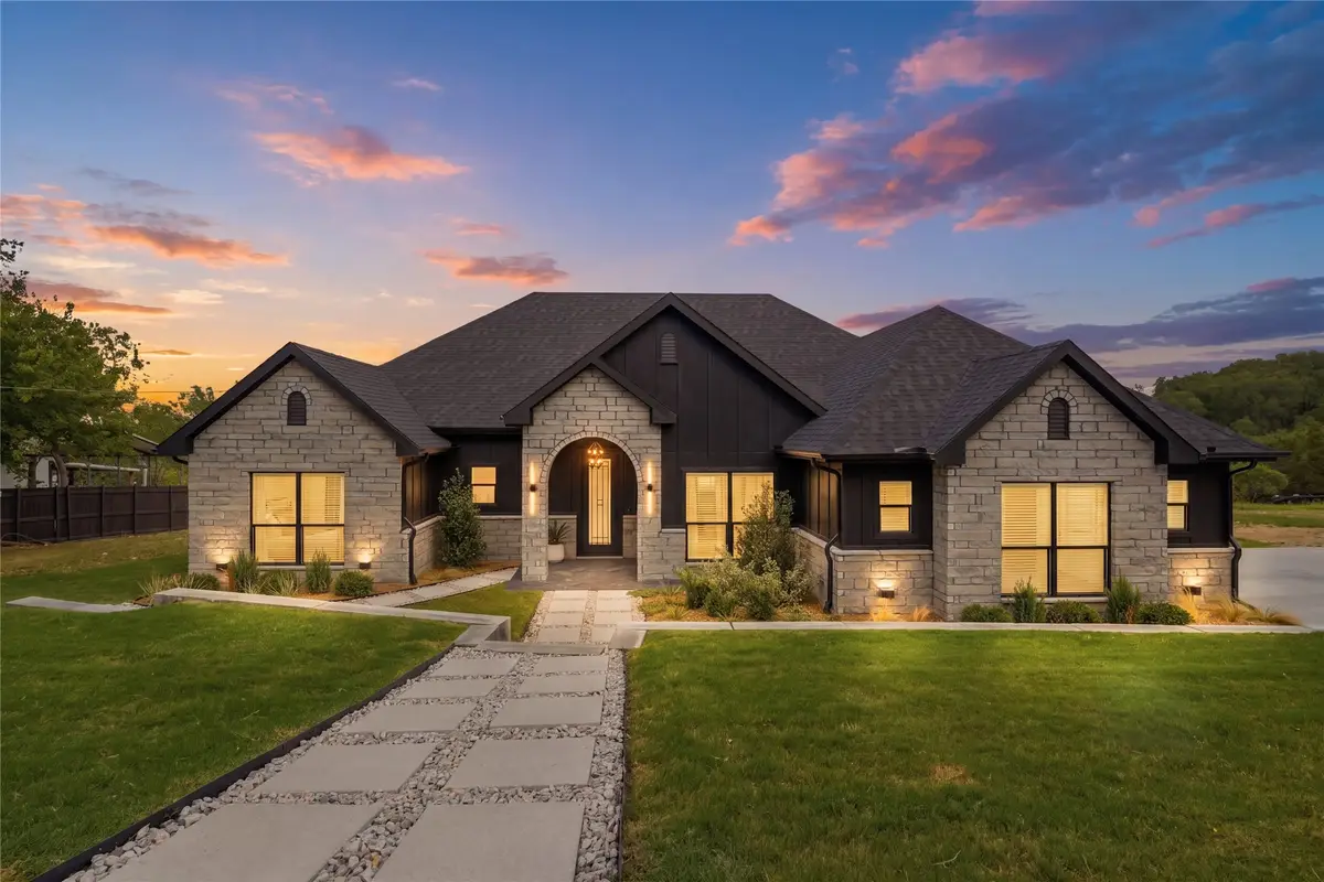 208 N Mountain Ridge, Cresson, TX 76035 - #1