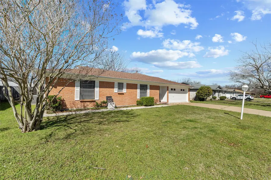 1118 Cozby Street E, Benbrook, TX 76126 - #3