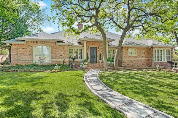 3716 Oakwood Drive, Grapevine, TX 76051