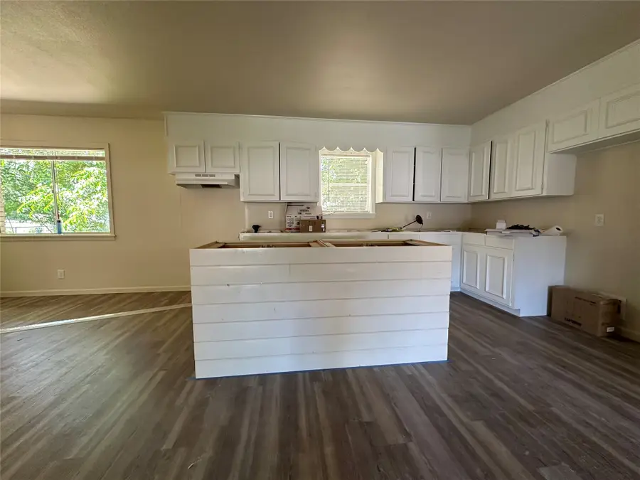 313 Woodlawn Drive, Comanche, TX 76442 - #2