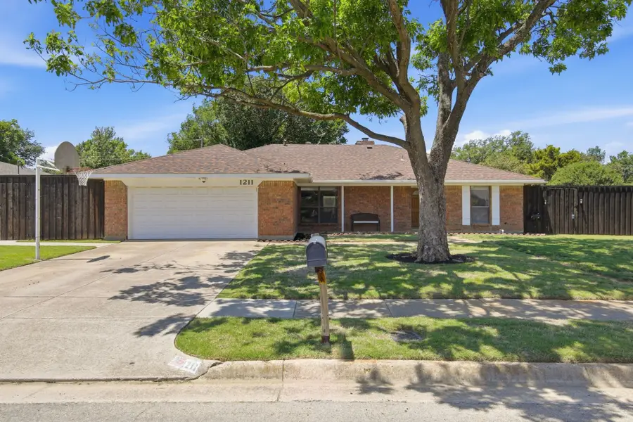 1211 Meadowview Drive, Euless, TX 76039 - #2