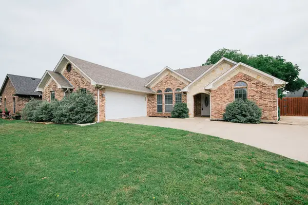 706 W Sherman Drive, Aubrey, TX 76227