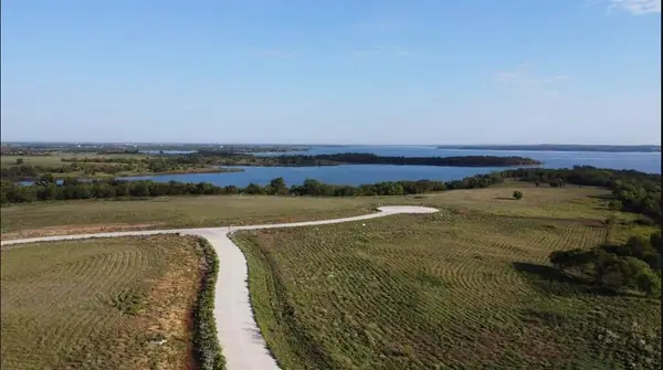1040 Waters Edge Drive, Sanger, TX 76266