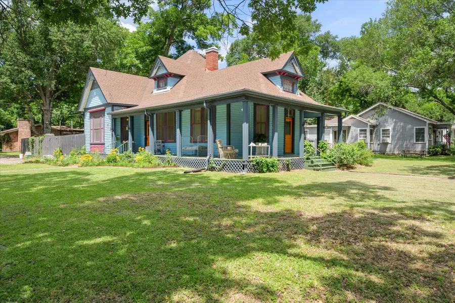 1302 W 5th Avenue, Corsicana, TX 75110 - #2