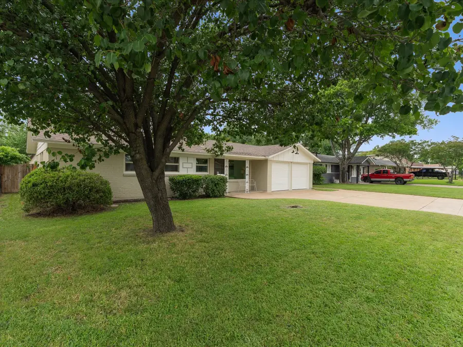 5220 Ammons Street, Haltom City, TX 76117 - #3